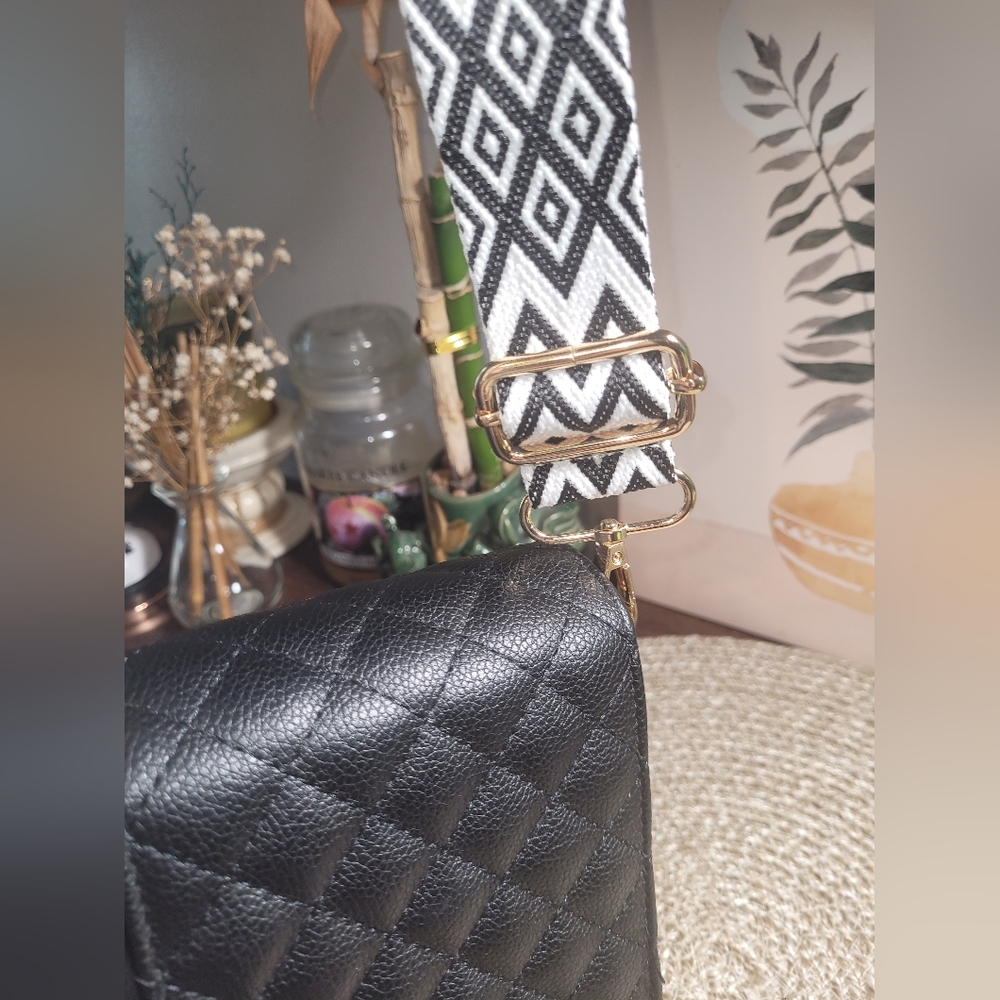 Fashion Nova Black Quilted Crossbody Bag with Gold Accent. NWT - Picture 3 of 9